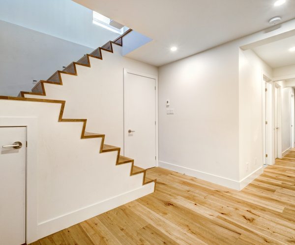 New,Built,Modern,3,Floors,Luxury,Home,In,Montreal,,Canada