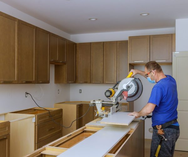 Worker,Protects,Himself,From,Covid-19,,Man,Cut,Using,Circular,Saw